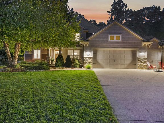 5th image of 3710 Atwater Hills Ct NE