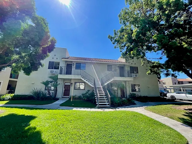 2 bed, 808 sqft, $2,849 — Photo 2