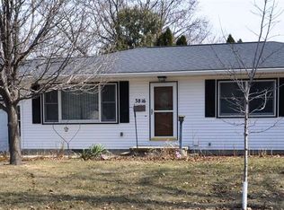 3816 Clearview Dr, Cedar Falls, IA 50613