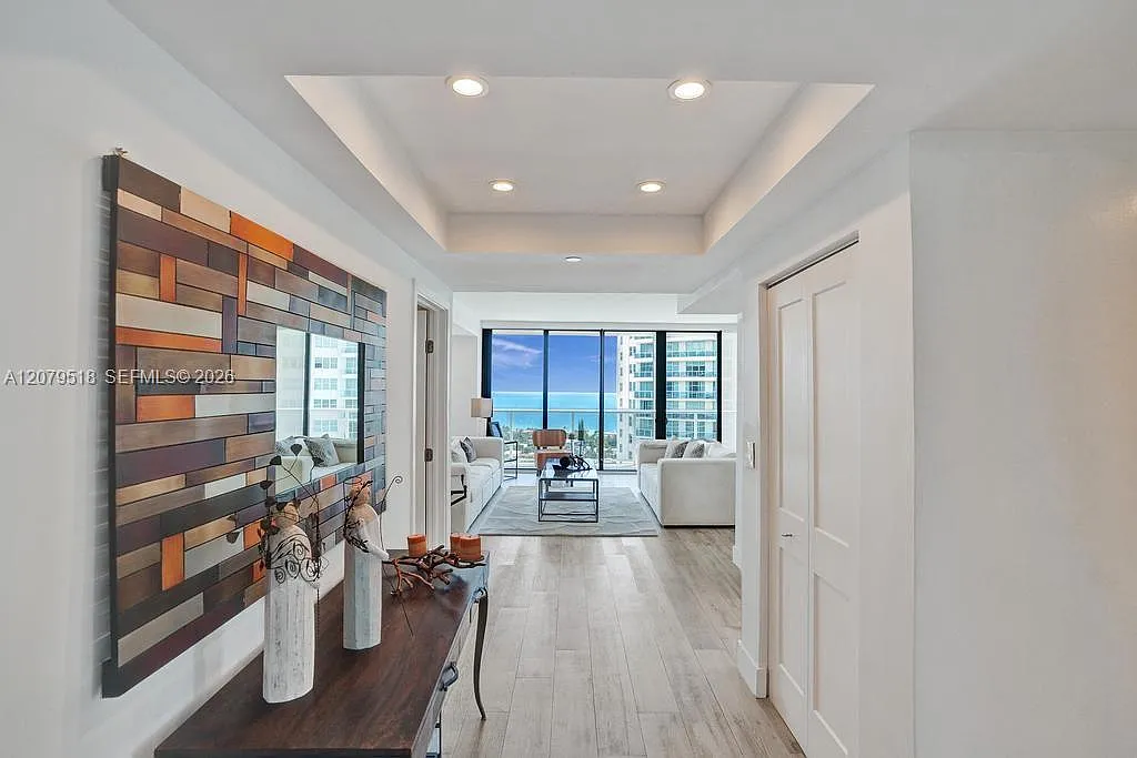 Hamptons West Condo — Photo 4