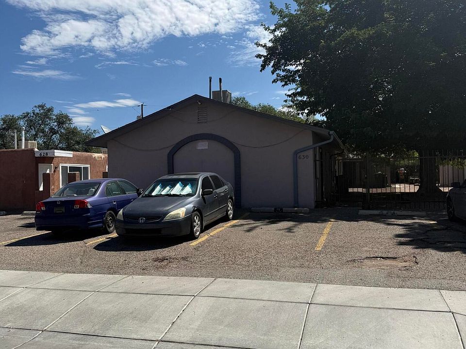 2nd image of 630 Alcazar St SE