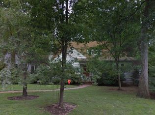 35 Thornwood Ln, Roslyn Heights, NY 11577