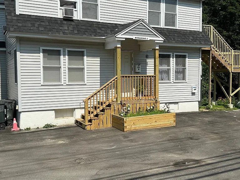 558 Riverside Dr — Photo 16