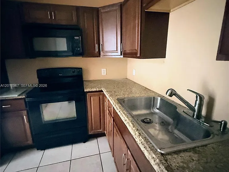 2025 NE 164th St #810 — Photo 8