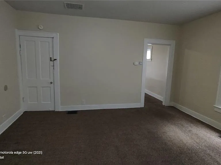 1131 W High St — Photo 6