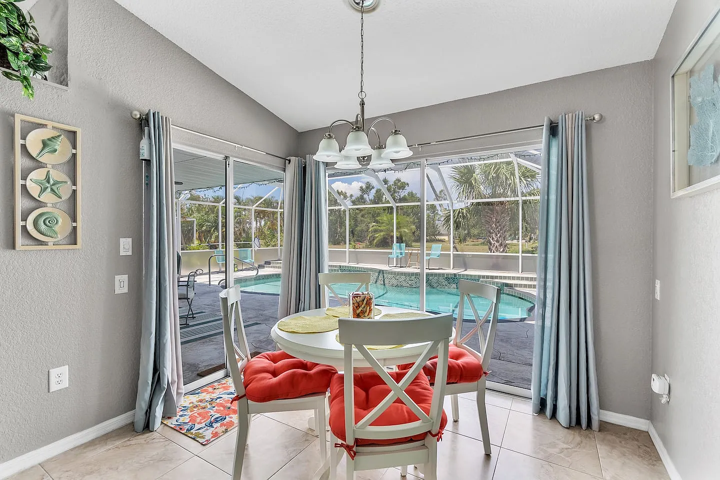 3 bed, 2.0 bath, 2725 sqft, $2,295 — Photo 4