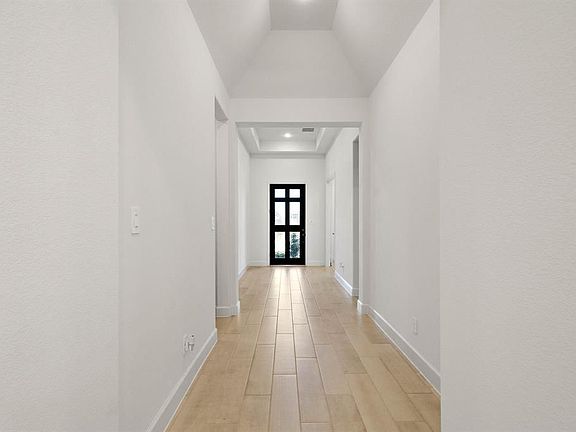 5th image of 4223 Maple Glen Dr