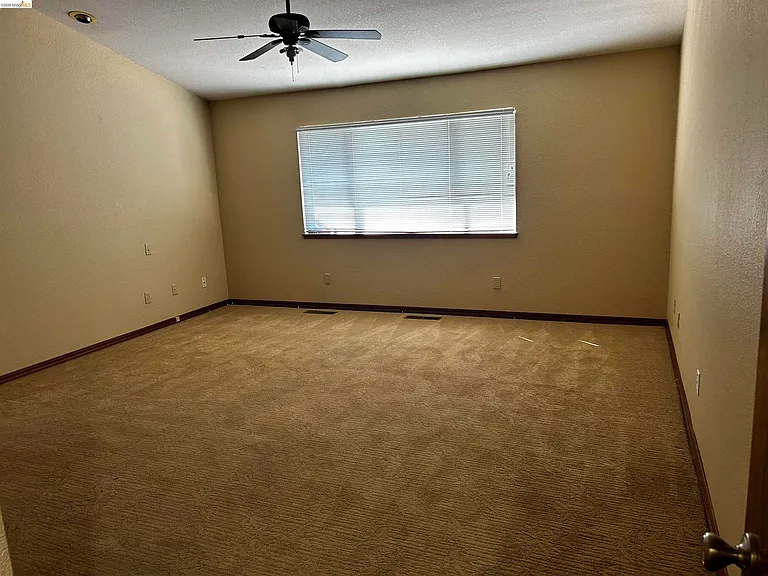 5593 Drakes Dr — Photo 12
