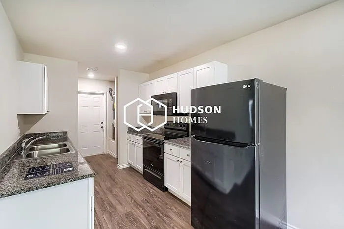 421 Meander St — Photo 5