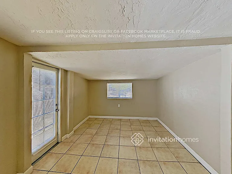 2747 N Greenfield Rd — Photo 6