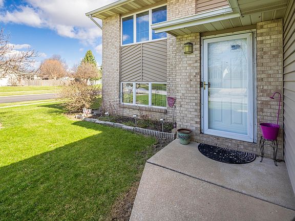 3rd image of 9931 Tyler St