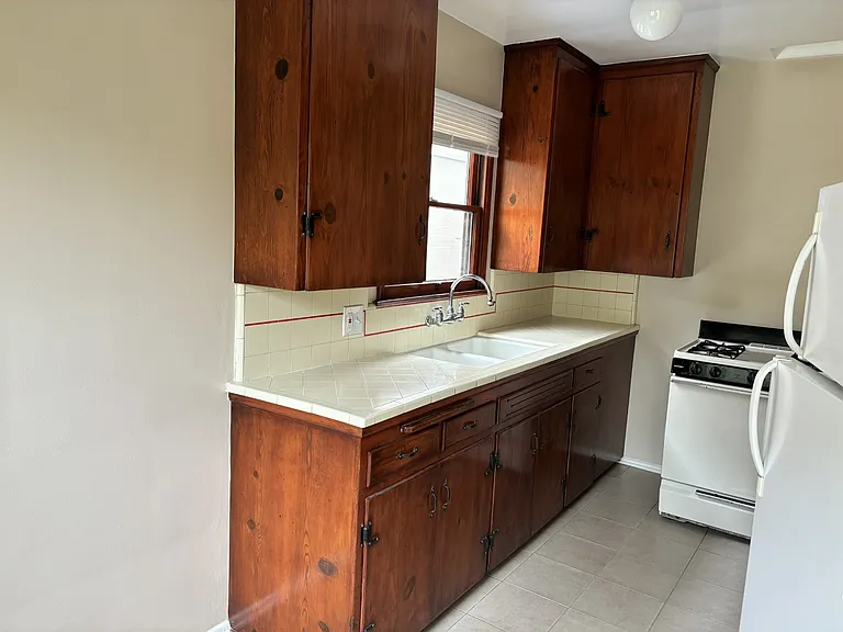 12240 Magnolia Blvd — Photo 3