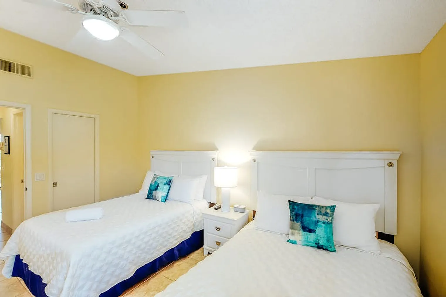 2 bed, 2.0 bath, 1033 sqft, $2,142 — Photo 4