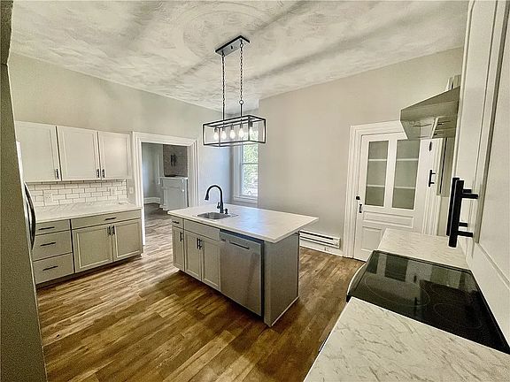 3rd image of 115 Meridan St #1