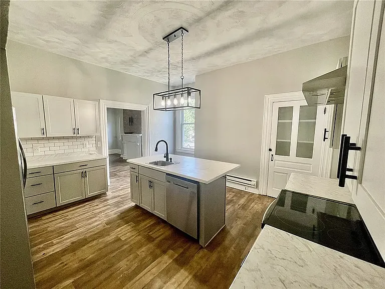 115 Meridan St #1 — Photo 3