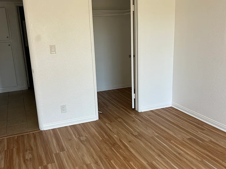 BERENDO APARTMENTS — Photo 19