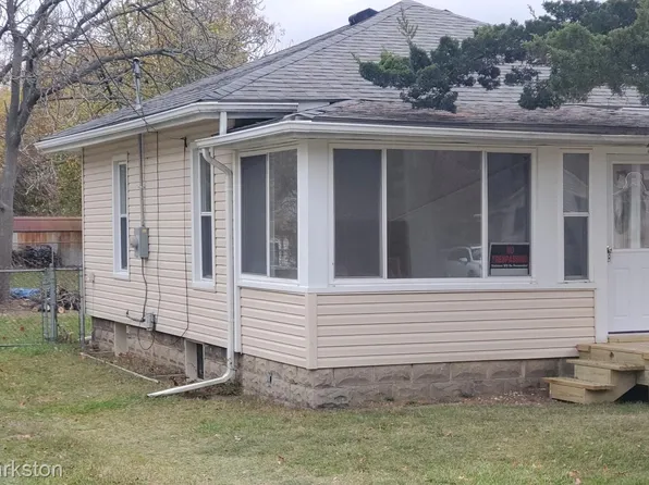 8 Maple St, Oxford, MI 48371