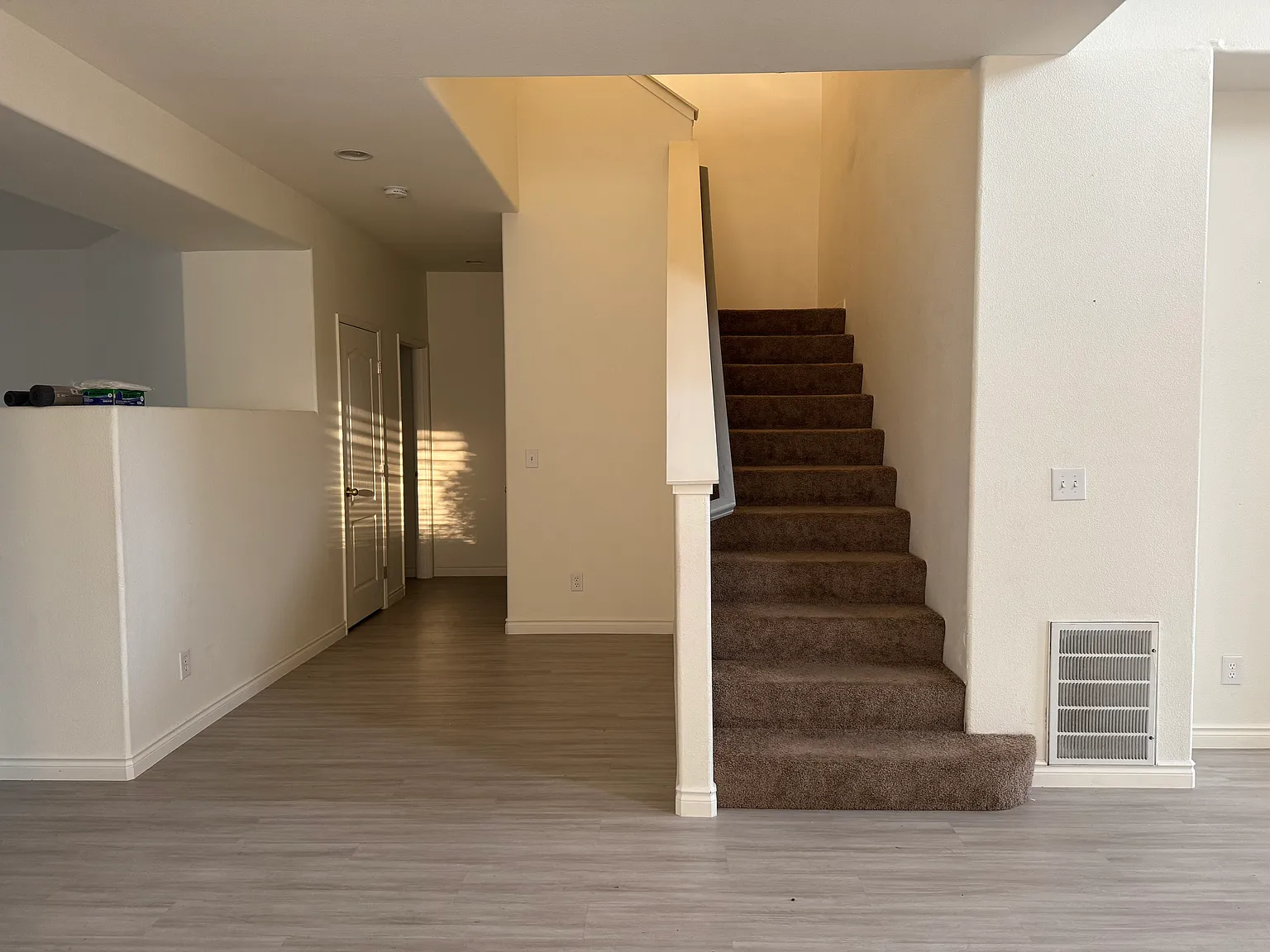5 bed, 2484 sqft, $3,200 — Photo 2
