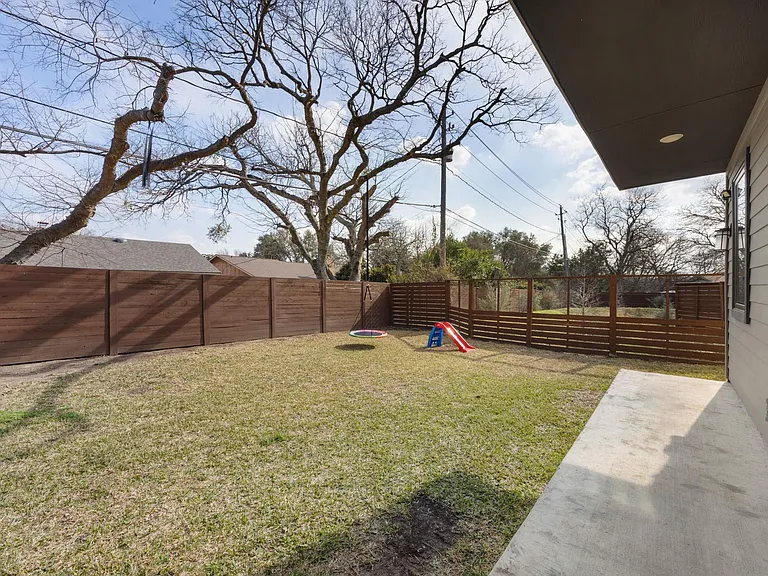 1417 Kramer Ln #14 — Photo 31