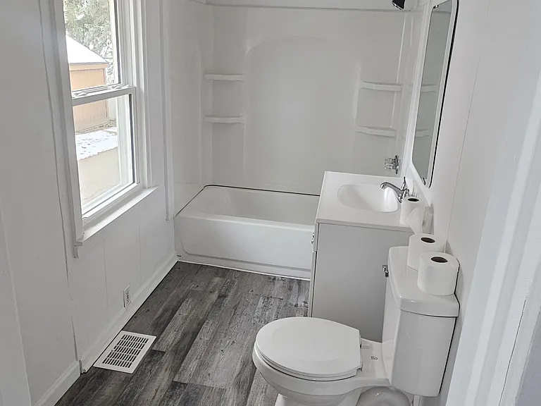 126 W Liberty St #B — Photo 6