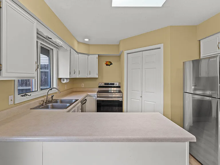 2601 Hillshire Dr — Photo 15