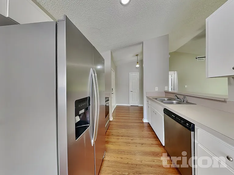 7833 Manor Dr — Photo 4