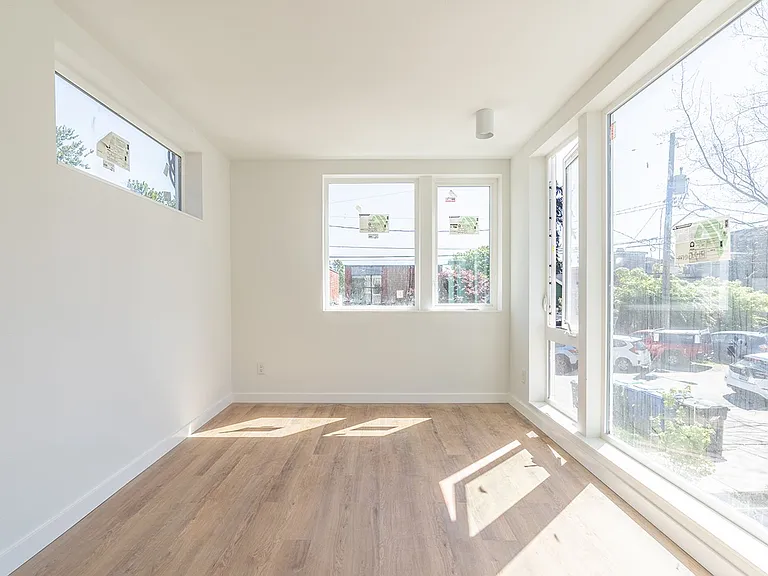 Beautiful Brand New Boutique Apartment Community — Photo 10