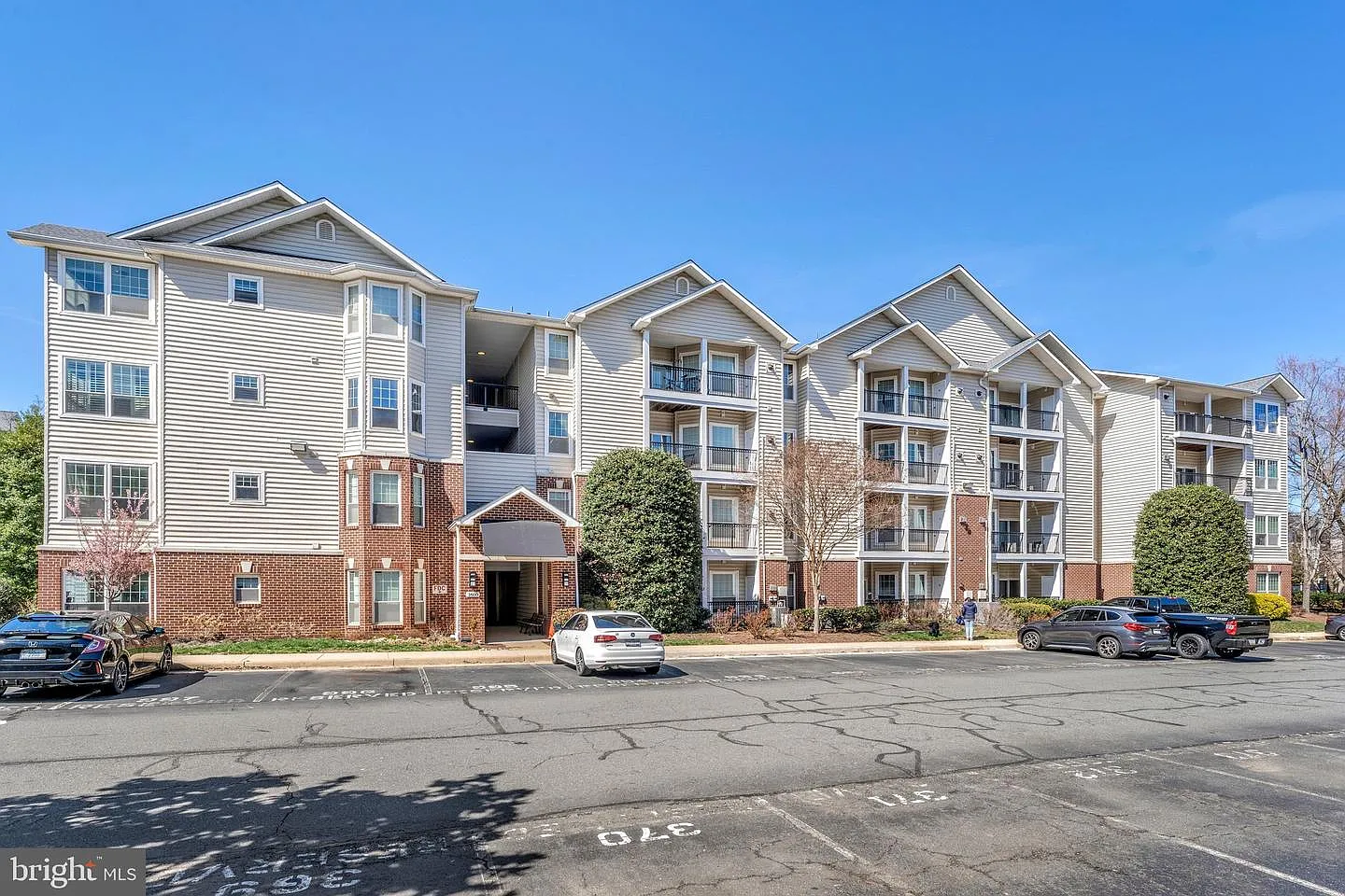 1600 Spring Gate Dr Unit 2412 photo 1