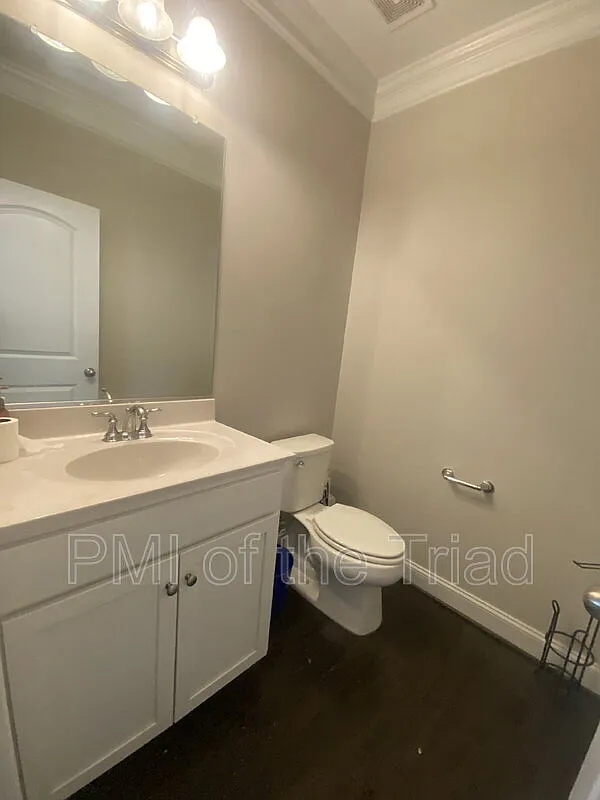 3 bed, 2.5 bath, 1780 sqft, $1,900 — Photo 4