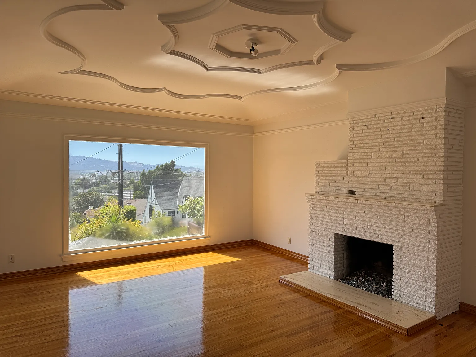 4 bed, 2300 sqft, $5,500 — Photo 3