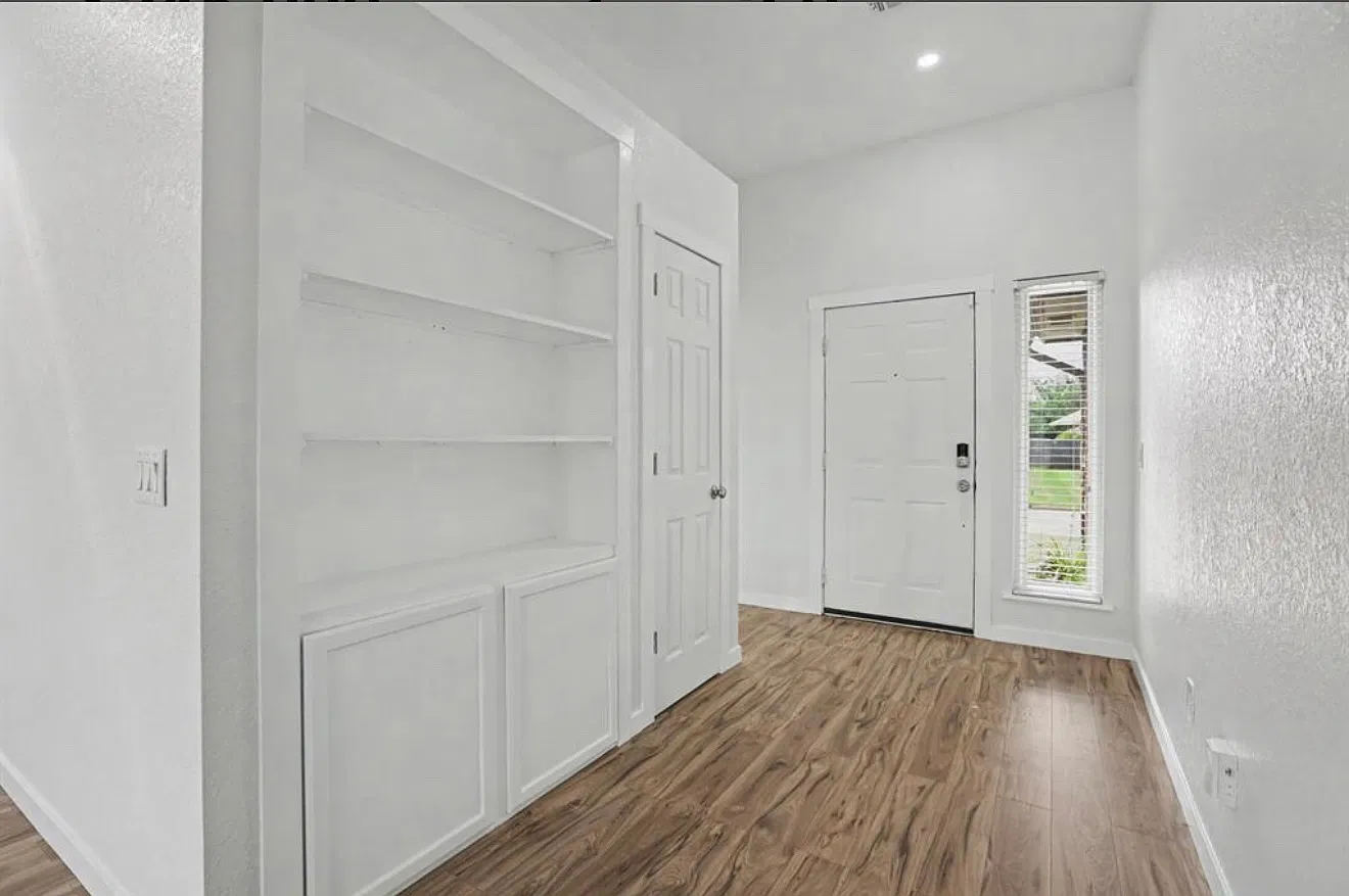 3 bed, 1400 sqft, $1,700 — Photo 2