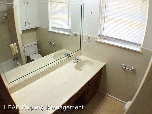 2nd image of 872 Lee Dr