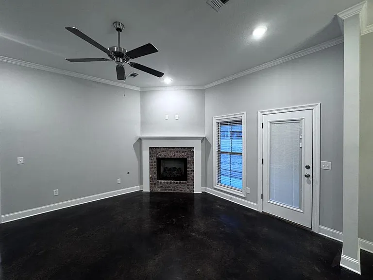 235 Chartleigh Cir — Photo 3