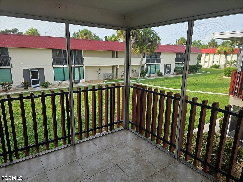 2 bed, 1.0 bath, 890 sqft, $1,200 — Photo 4