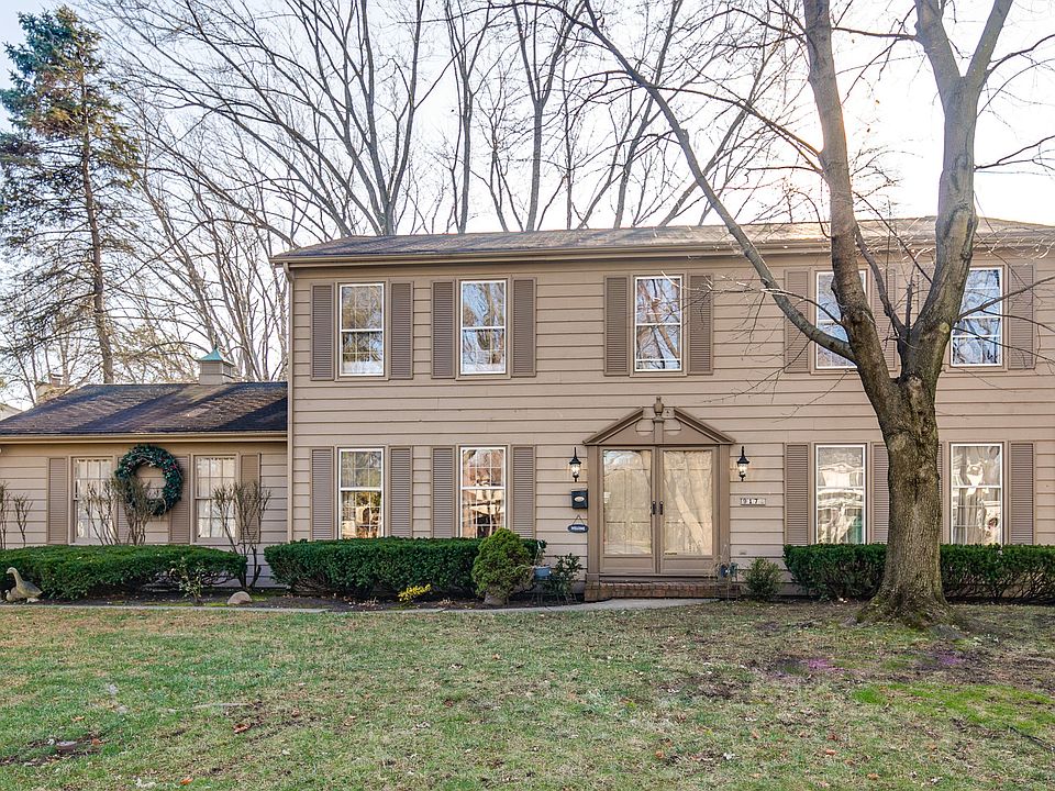 1st image of 917 Bedford Ln
