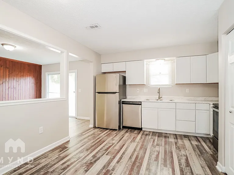 1484 Willow View Dr — Photo 3