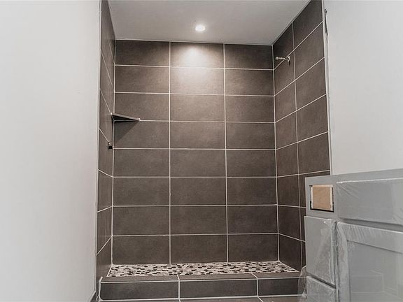 5th image of 8631 Santa Clara Dr