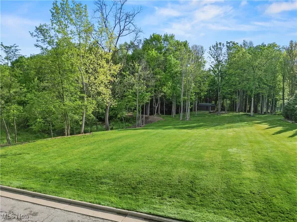 5370 Clingan Trails Blvd, Struthers, OH 44471