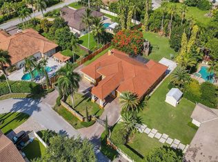 5690 SW 98th Ave, Miami, FL 33173