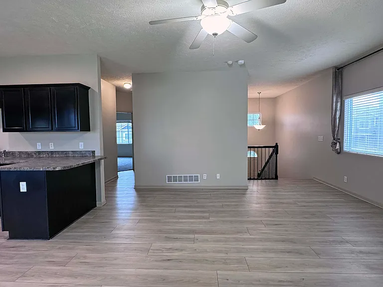 16305 Browne St — Photo 11