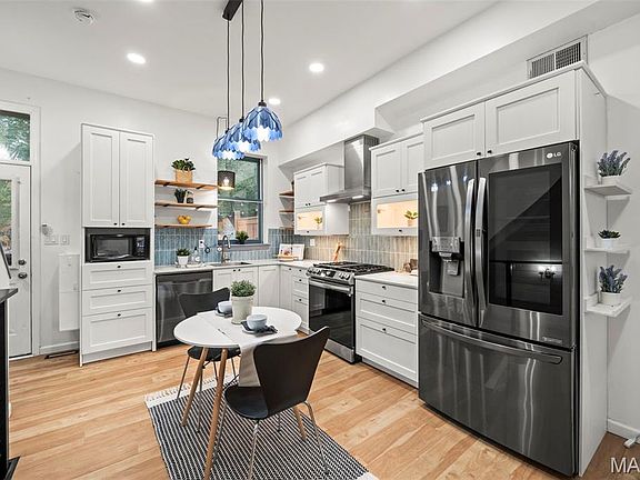 2nd image of 1200 Mackay Pl