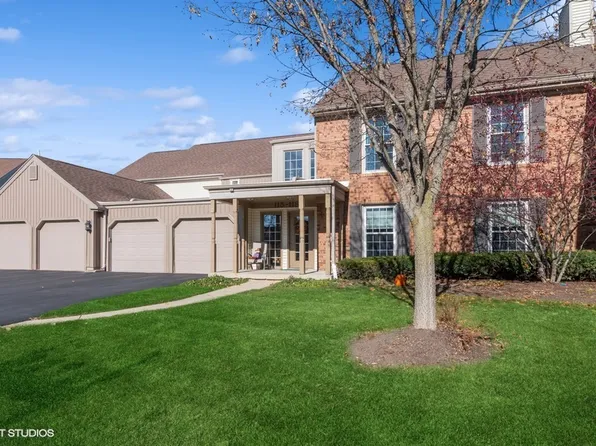117 Dunham Place Cmns #117, Saint Charles, IL 60174