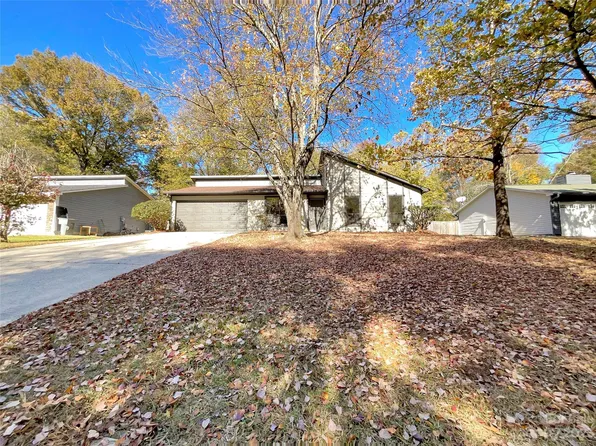 6107 Long Pine Dr, Charlotte, NC 28227