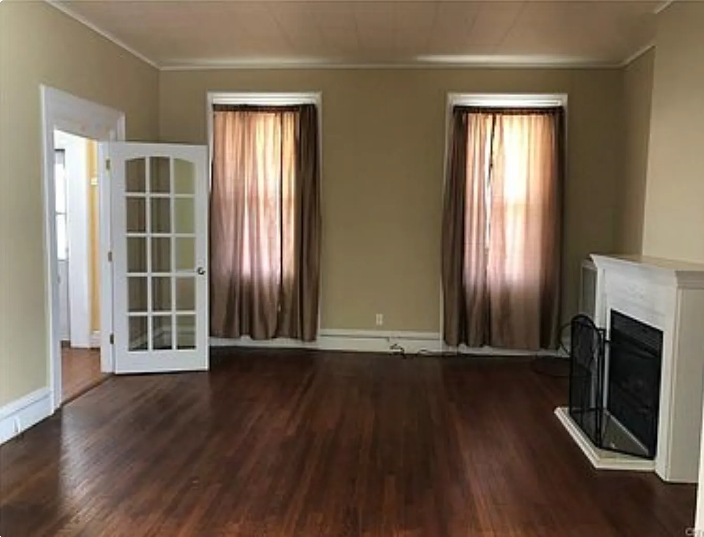 4 bed, 2.5 bath, 2340 sqft, $2,400 — Photo 2