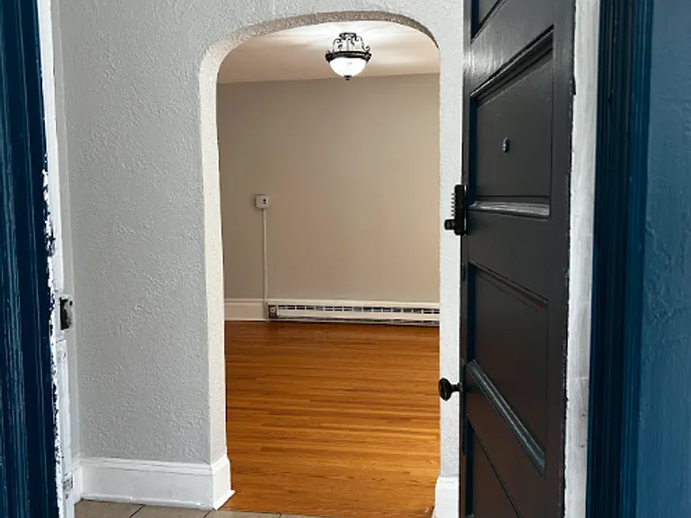 601 Clay Ave — Photo 3