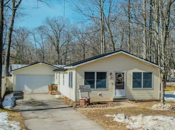 135 Kimberly Dr, Prudenville, MI 48651