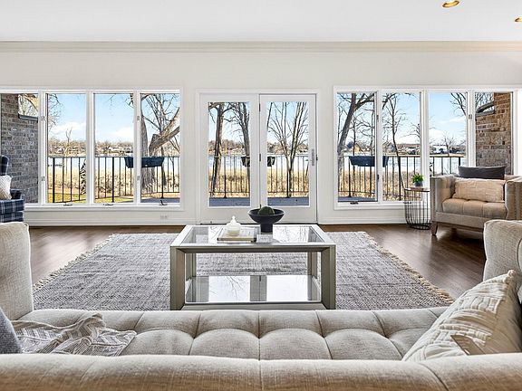 3rd image of 2905 Fox Run