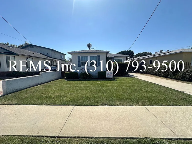 25021 Oak St — Photo 1