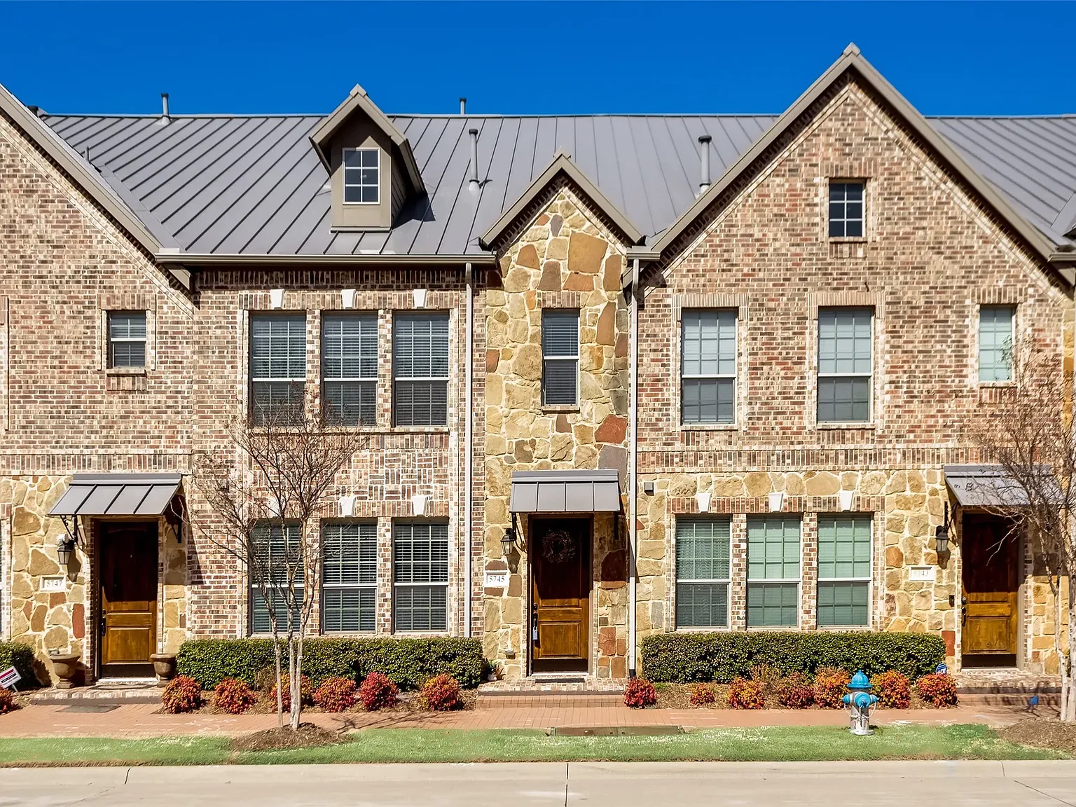 3 bed, 3.5 bath, 1985 sqft, $2,899 — Photo 1