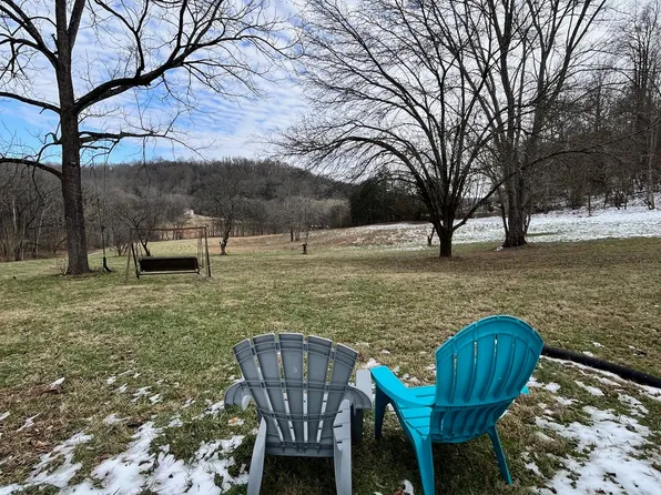 215 Lazy Branch Rd, Normandy, TN 37360